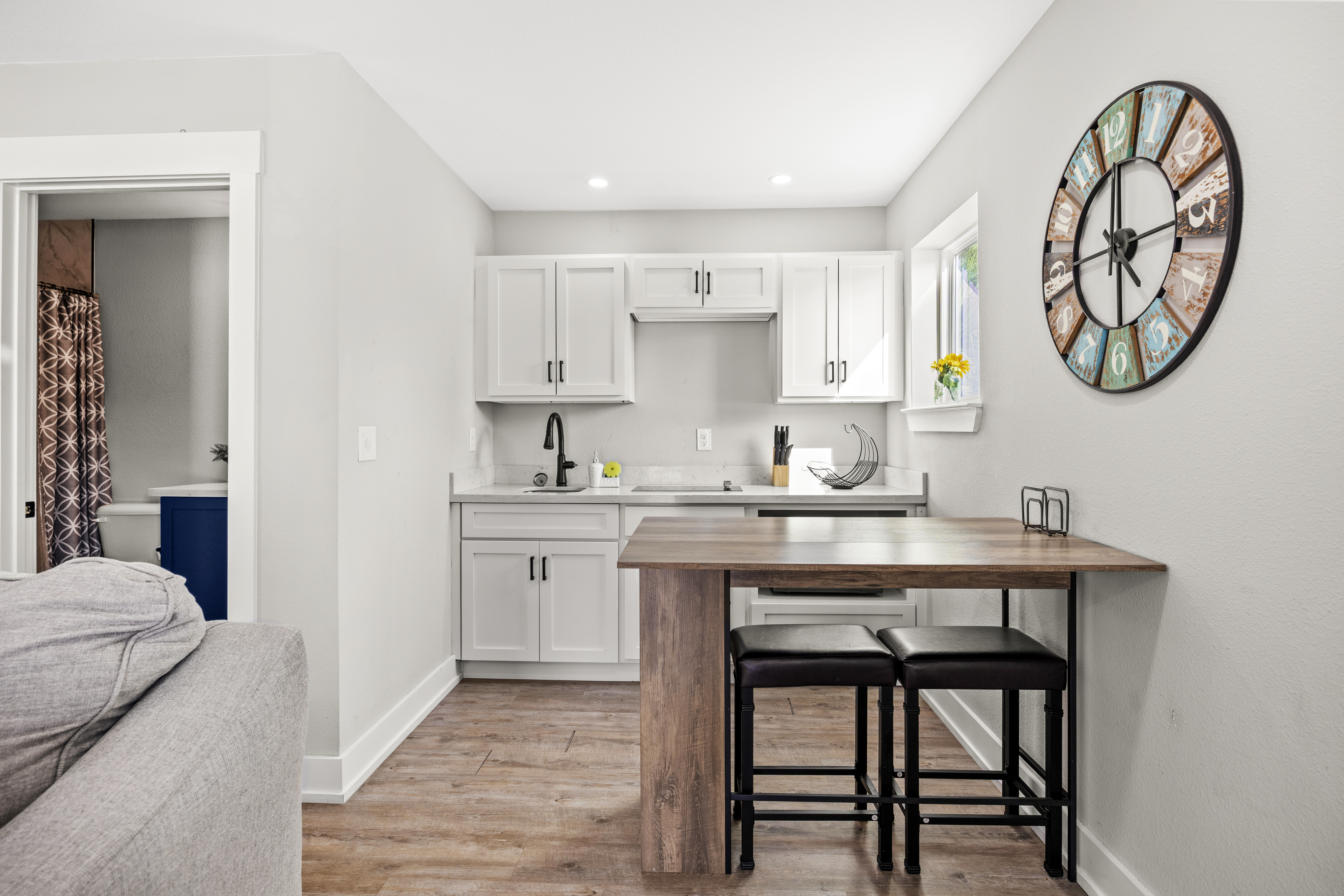 1520 E Gonzalez St upstairs studio, Pensacola — open living and sleeping space