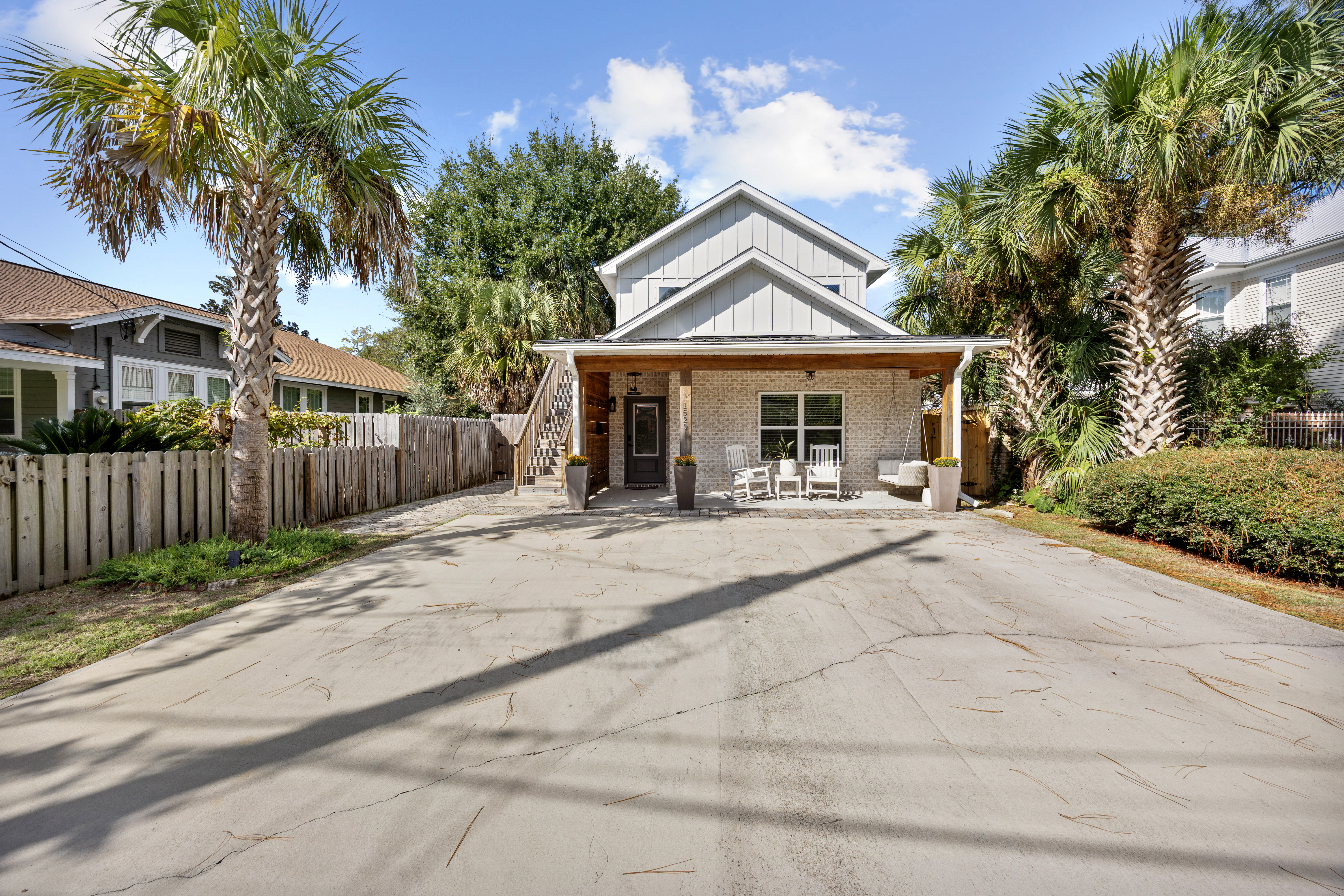 1520 E Gonzalez St, Pensacola — white board-and-batten craftsman
