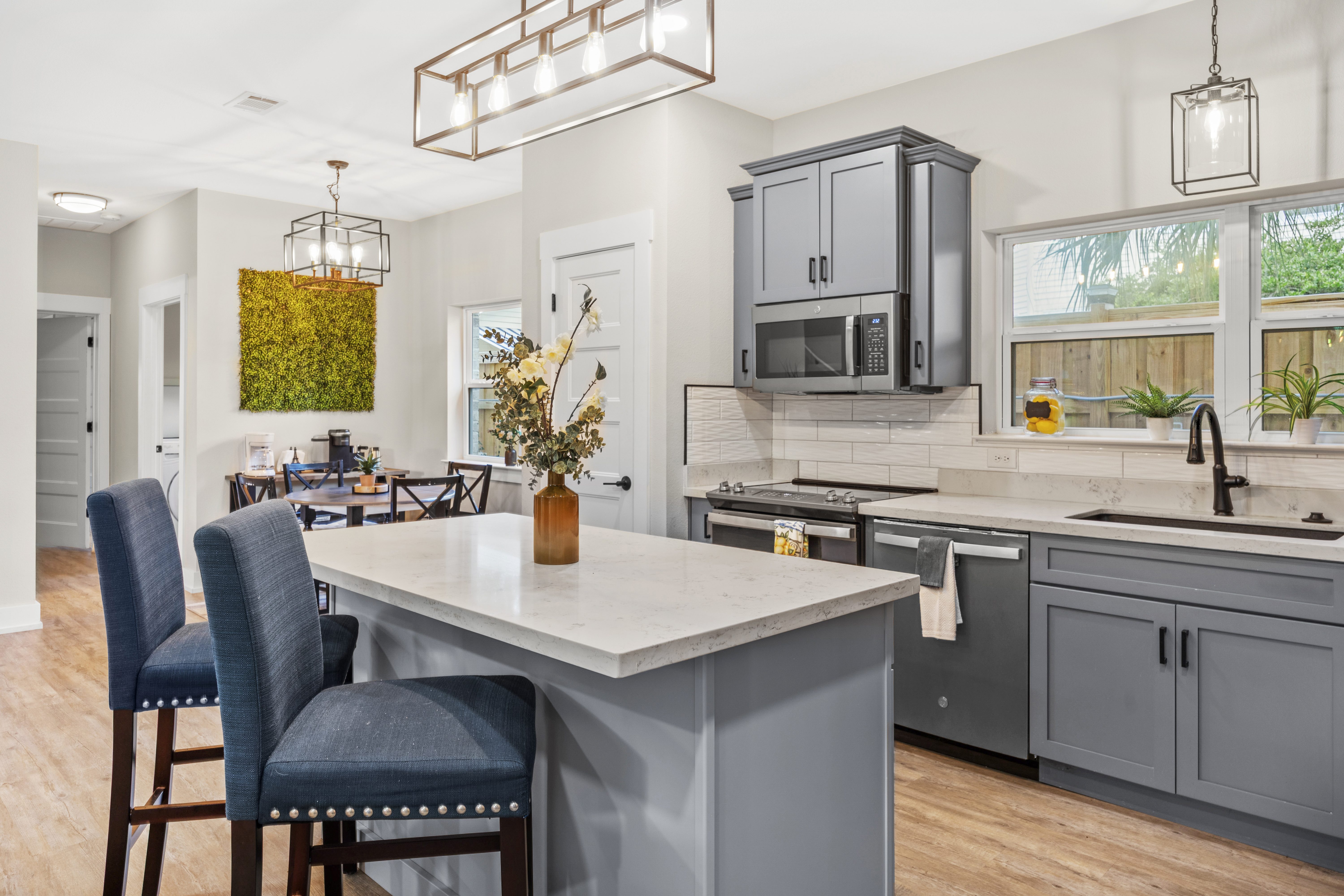 1520 E Gonzalez St — gray shaker island kitchen